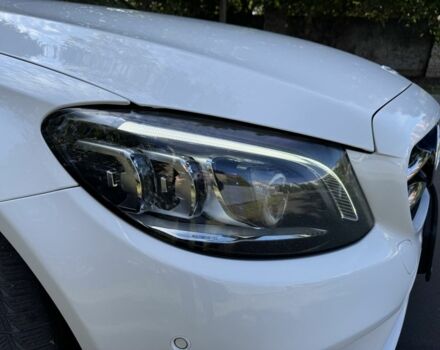 Белый Мерседес 220, объемом двигателя 2 л и пробегом 144 тыс. км за 28900 $, фото 11 на Automoto.ua