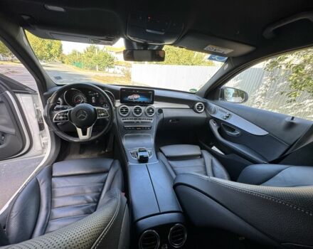 Белый Мерседес 220, объемом двигателя 2 л и пробегом 144 тыс. км за 28900 $, фото 21 на Automoto.ua