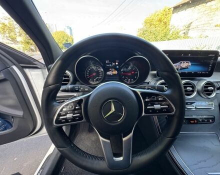 Белый Мерседес 220, объемом двигателя 2 л и пробегом 144 тыс. км за 28900 $, фото 4 на Automoto.ua