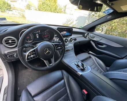 Белый Мерседес 220, объемом двигателя 2 л и пробегом 144 тыс. км за 28900 $, фото 18 на Automoto.ua