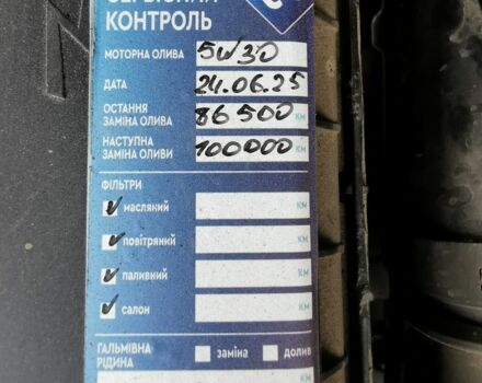 Белый Мерседес 220, объемом двигателя 2 л и пробегом 90 тыс. км за 35999 $, фото 2 на Automoto.ua