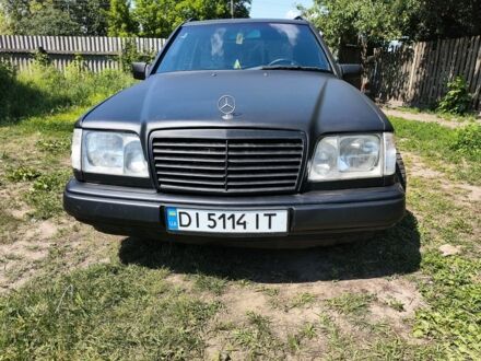 Мерседес 220 1992 в Сумах на Automoto.ua Белый Мерседес 220, объемом двигателя 2.2 л и пробегом 397 тыс. км за 2319 $, фото 1 на Automoto.ua