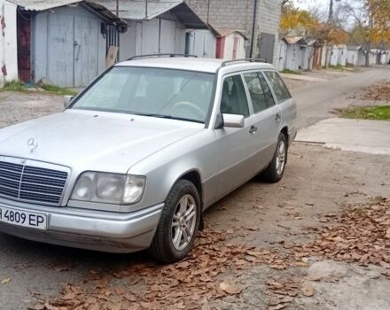 Белый Мерседес 220, объемом двигателя 2.2 л и пробегом 500 тыс. км за 3750 $, фото 1 на Automoto.ua