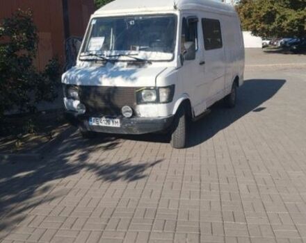 Білий Мерседес 220, об'ємом двигуна 2.3 л та пробігом 600 тис. км за 2200 $, фото 1 на Automoto.ua