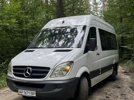 Белый Мерседес 220, объемом двигателя 2.1 л и пробегом 3 тыс. км за 9000 $, фото 1 на Automoto.ua