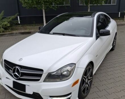 Білий Мерседес 220, об'ємом двигуна 0 л та пробігом 170 тис. км за 11500 $, фото 1 на Automoto.ua