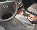 Бежевый Мерседес 220, объемом двигателя 2.1 л и пробегом 570 тыс. км за 4600 $, фото 7 на Automoto.ua