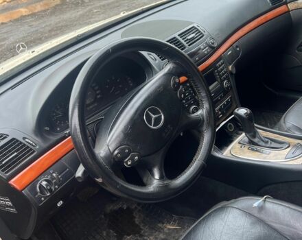 Бежевий Мерседес 220, об'ємом двигуна 2.2 л та пробігом 518 тис. км за 5350 $, фото 4 на Automoto.ua