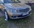 Бежевый Мерседес 220, объемом двигателя 2.1 л и пробегом 397 тыс. км за 9300 $, фото 2 на Automoto.ua
