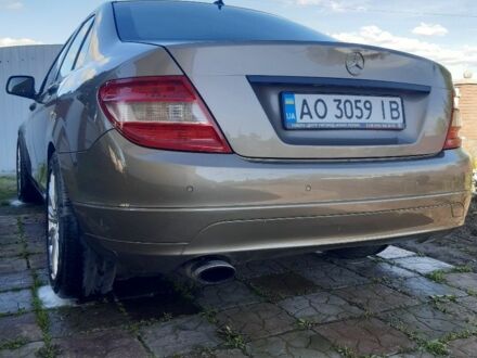 Бежевий Мерседес 220, об'ємом двигуна 2.1 л та пробігом 397 тис. км за 9300 $, фото 1 на Automoto.ua