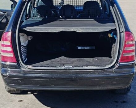 Черный Мерседес 220, объемом двигателя 2.1 л и пробегом 337 тыс. км за 5500 $, фото 5 на Automoto.ua