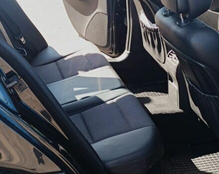 Черный Мерседес 220, объемом двигателя 2.1 л и пробегом 337 тыс. км за 5500 $, фото 6 на Automoto.ua