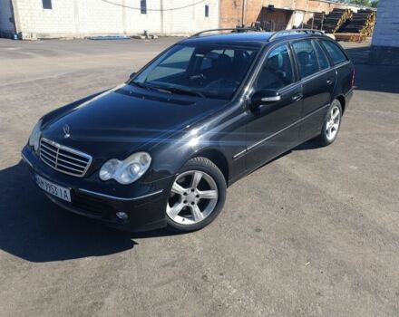 Черный Мерседес 220, объемом двигателя 2.1 л и пробегом 337 тыс. км за 5500 $, фото 2 на Automoto.ua