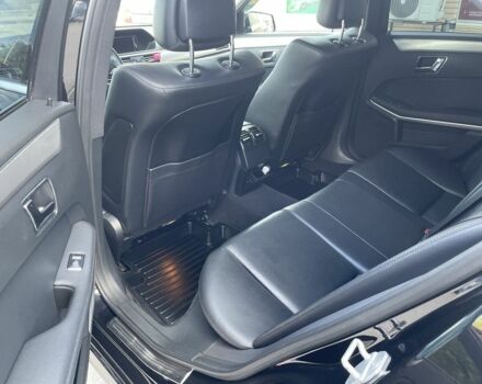 Черный Мерседес 220, объемом двигателя 2.1 л и пробегом 248 тыс. км за 12700 $, фото 16 на Automoto.ua