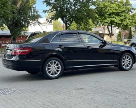 Черный Мерседес 220, объемом двигателя 2.1 л и пробегом 248 тыс. км за 12700 $, фото 4 на Automoto.ua