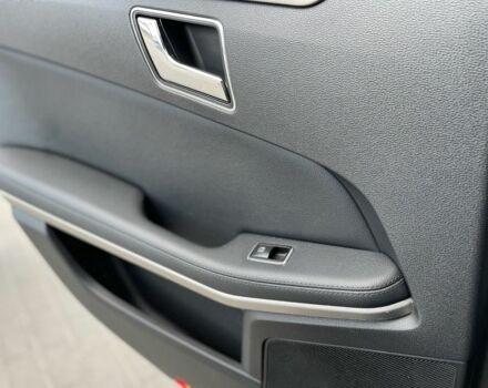 Черный Мерседес 220, объемом двигателя 2.1 л и пробегом 248 тыс. км за 12700 $, фото 8 на Automoto.ua