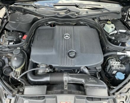 Черный Мерседес 220, объемом двигателя 2.1 л и пробегом 248 тыс. км за 12700 $, фото 10 на Automoto.ua