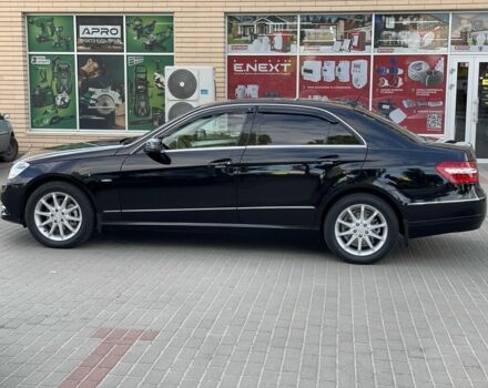 Черный Мерседес 220, объемом двигателя 2.1 л и пробегом 248 тыс. км за 12700 $, фото 14 на Automoto.ua