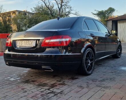 Черный Мерседес 220, объемом двигателя 2 л и пробегом 270 тыс. км за 15000 $, фото 2 на Automoto.ua