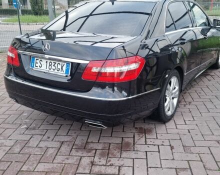 Черный Мерседес 220, объемом двигателя 2 л и пробегом 270 тыс. км за 15000 $, фото 6 на Automoto.ua