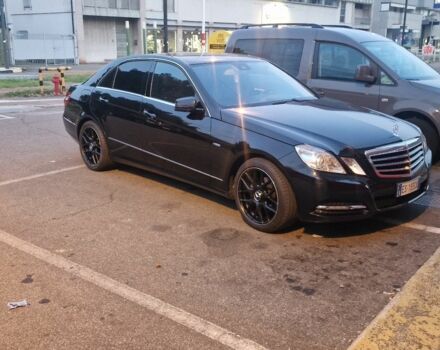 Черный Мерседес 220, объемом двигателя 2 л и пробегом 270 тыс. км за 15000 $, фото 4 на Automoto.ua