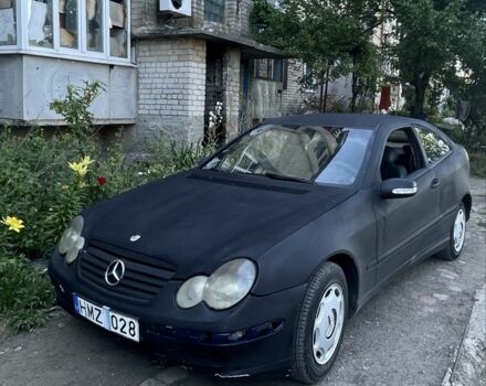 Чорний Мерседес 220, об'ємом двигуна 2.2 л та пробігом 3 тис. км за 1500 $, фото 1 на Automoto.ua