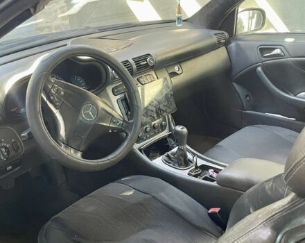 Чорний Мерседес 220, об'ємом двигуна 2.2 л та пробігом 3 тис. км за 1500 $, фото 2 на Automoto.ua