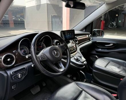 Черный Мерседес 220, объемом двигателя 2.2 л и пробегом 300 тыс. км за 29000 $, фото 4 на Automoto.ua