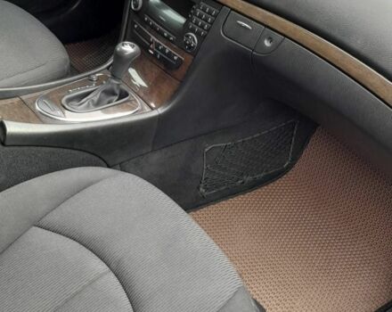 Чорний Мерседес 220, об'ємом двигуна 2.1 л та пробігом 310 тис. км за 7800 $, фото 2 на Automoto.ua