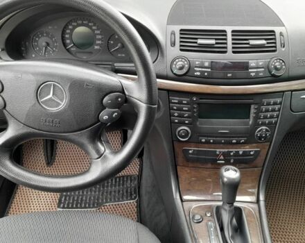 Чорний Мерседес 220, об'ємом двигуна 2.1 л та пробігом 310 тис. км за 7800 $, фото 3 на Automoto.ua