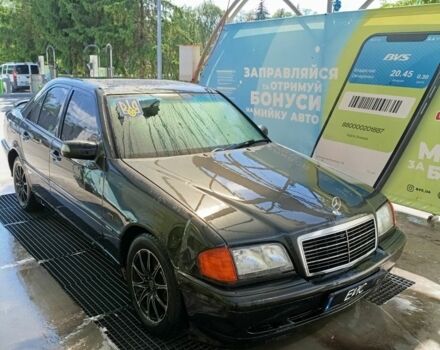 Чорний Мерседес 220, об'ємом двигуна 2.2 л та пробігом 360 тис. км за 600 $, фото 5 на Automoto.ua