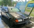 Чорний Мерседес 220, об'ємом двигуна 2.2 л та пробігом 360 тис. км за 600 $, фото 5 на Automoto.ua
