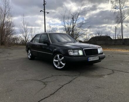 Чорний Мерседес 220, об'ємом двигуна 2.2 л та пробігом 399 тис. км за 3200 $, фото 5 на Automoto.ua
