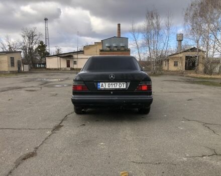 Чорний Мерседес 220, об'ємом двигуна 2.2 л та пробігом 399 тис. км за 3200 $, фото 2 на Automoto.ua