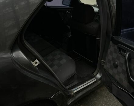 Черный Мерседес 220, объемом двигателя 2.2 л и пробегом 333 тыс. км за 1900 $, фото 5 на Automoto.ua