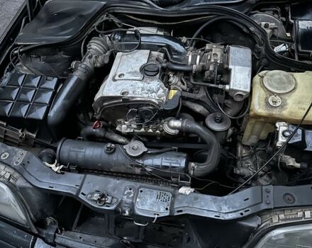 Черный Мерседес 220, объемом двигателя 2.2 л и пробегом 333 тыс. км за 1900 $, фото 7 на Automoto.ua