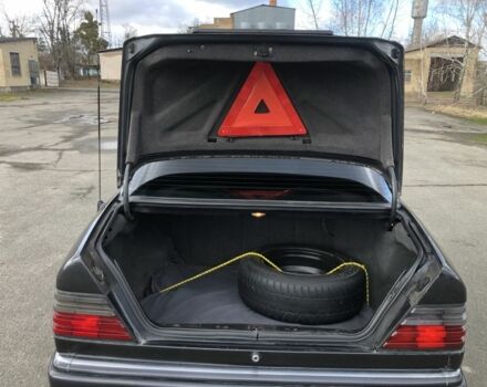 Чорний Мерседес 220, об'ємом двигуна 2.2 л та пробігом 399 тис. км за 3200 $, фото 1 на Automoto.ua