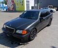 Чорний Мерседес 220, об'ємом двигуна 2.2 л та пробігом 360 тис. км за 600 $, фото 3 на Automoto.ua