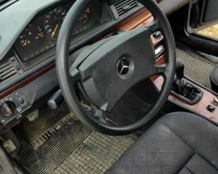 Чорний Мерседес 220, об'ємом двигуна 2.2 л та пробігом 250 тис. км за 1082 $, фото 4 на Automoto.ua