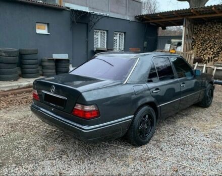 Черный Мерседес 220, объемом двигателя 0 л и пробегом 360 тыс. км за 3800 $, фото 3 на Automoto.ua