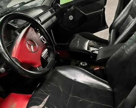 Черный Мерседес 220, объемом двигателя 2.2 л и пробегом 200 тыс. км за 2800 $, фото 8 на Automoto.ua