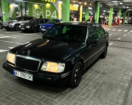 Черный Мерседес 220, объемом двигателя 2.2 л и пробегом 200 тыс. км за 2800 $, фото 3 на Automoto.ua