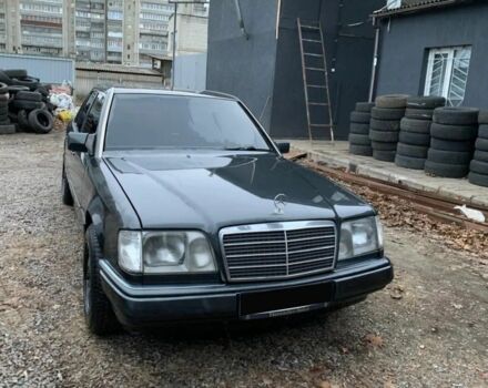 Черный Мерседес 220, объемом двигателя 0 л и пробегом 360 тыс. км за 3800 $, фото 1 на Automoto.ua