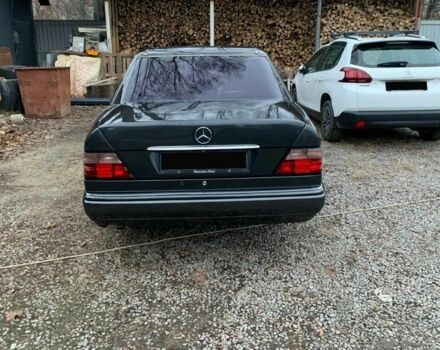 Черный Мерседес 220, объемом двигателя 0 л и пробегом 360 тыс. км за 3800 $, фото 4 на Automoto.ua