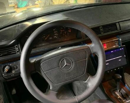 Черный Мерседес 220, объемом двигателя 0 л и пробегом 360 тыс. км за 3800 $, фото 6 на Automoto.ua