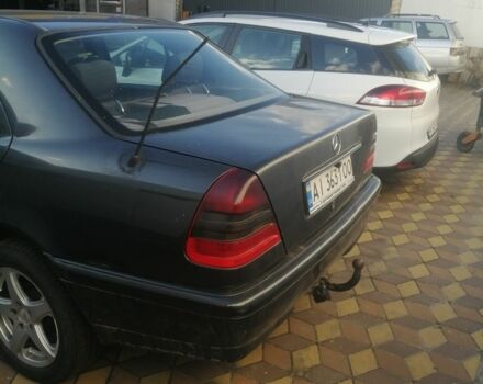 Чорний Мерседес 220, об'ємом двигуна 2.2 л та пробігом 245 тис. км за 3500 $, фото 3 на Automoto.ua