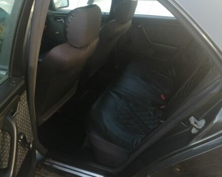 Чорний Мерседес 220, об'ємом двигуна 2.2 л та пробігом 245 тис. км за 3500 $, фото 4 на Automoto.ua