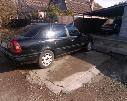 Черный Мерседес 220, объемом двигателя 2.2 л и пробегом 345 тыс. км за 2550 $, фото 6 на Automoto.ua