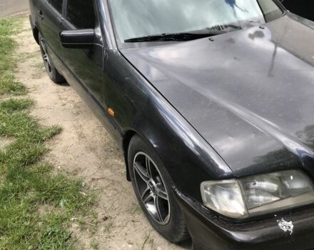 Черный Мерседес 220, объемом двигателя 2.2 л и пробегом 300 тыс. км за 1747 $, фото 5 на Automoto.ua