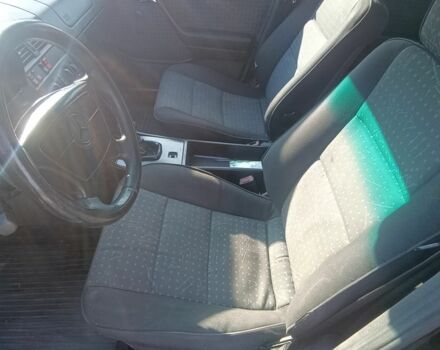 Черный Мерседес 220, объемом двигателя 2.2 л и пробегом 345 тыс. км за 2550 $, фото 3 на Automoto.ua